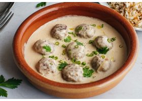 طريقة عمل صينية الكفتة والبطاطس بالطحينة