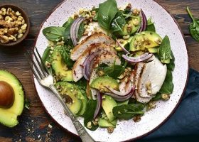 طريقة عمل سلطة الأفوكادو بصوص الرانش