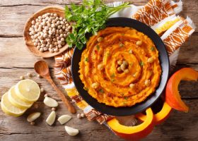 طريقة عمل حمص بالقرع والطحينة