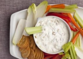 طريقة عمل صلصة الخبز بالبصل المقرمش