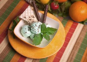 طريقة عمل ايس كريم الاناناس والنعناع