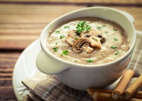 طريقة عمل شوربة المشروم و السجق