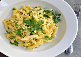 طريقة عمل مكرونة بالبيض المقلي