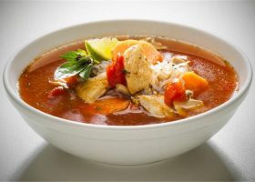 طريقة عمل شوربة الكلماري بالخضار