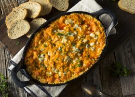 طريقة عمل تغميسة بوفالو الدجاج