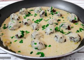 طريقة عمل كرات اللحم بالصوص الإيطالي