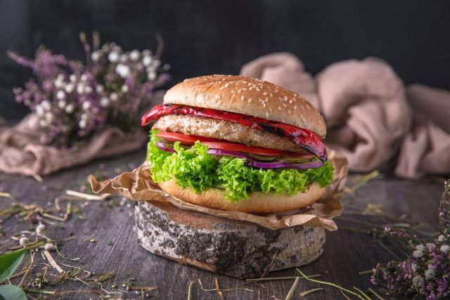 طريقة عمل ساندويش برجر دجاج مشوي