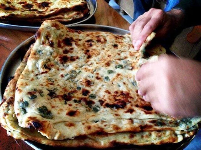 طريقة عمل خبز الزعتر الأخضر