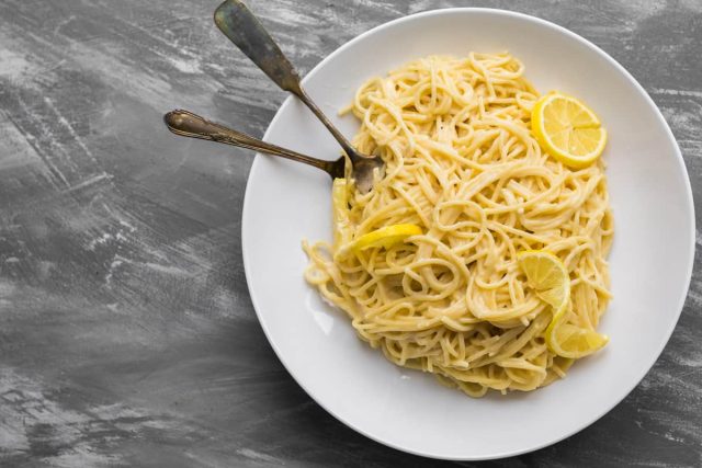 طريقة عمل مكرونة بالثوم والليمون