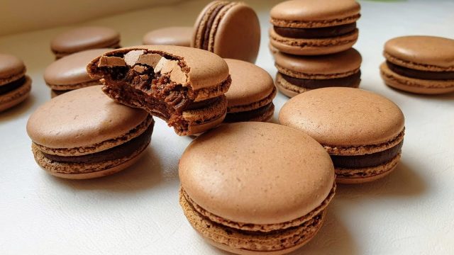 طريقة عمل الماكرون بالبندق