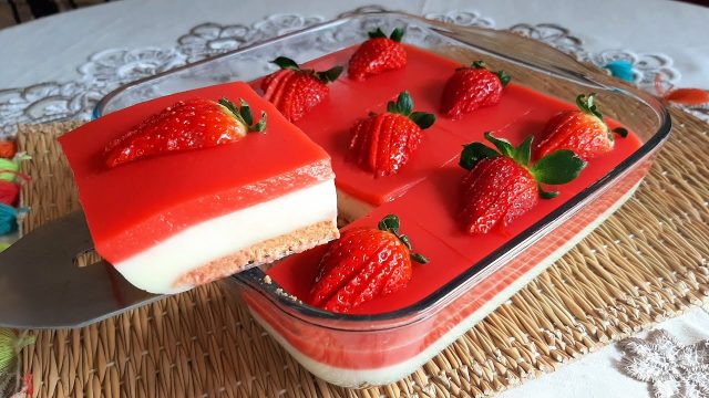 طريقة عمل حلى الفراولة البارد