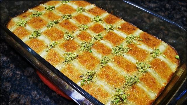 طريقة عمل بسبوسة الكاروهات بالقشطة