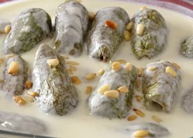 طريقة عمل شيخ المحشي بصلصة الطحينة