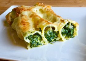 طريقة عمل كانيلوني السبانخ والبشاميل