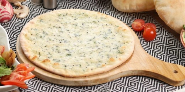 طريقة عمل مناقيش جبنة على الصاج