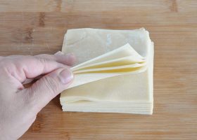 طريقة عمل رقائق العجين