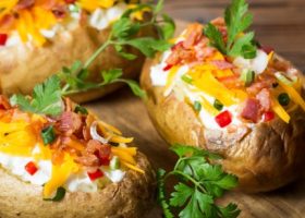 طريقة عمل البطاطس المشوية بالجبن والثوم