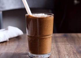 طريقة عمل سموثي الشوكولاتة