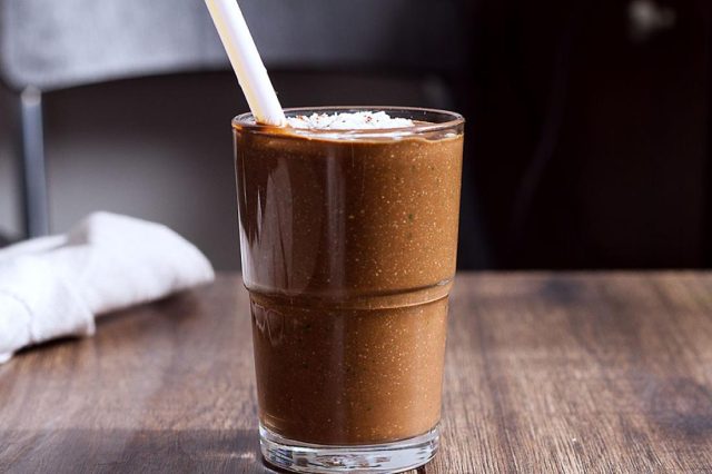 طريقة عمل سموثي الشوكولاتة