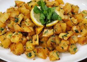 طريقة عمل مفركة بطاطس بالكزبرة والثوم