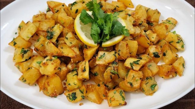 طريقة عمل مفركة بطاطس بالكزبرة والثوم