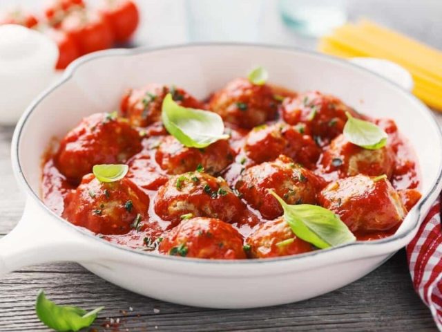 طريقة عمل كرات اللحم مع المارينارا صوص دايت