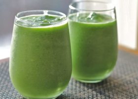 طريقة عمل عصير الكرفس والبقدونس