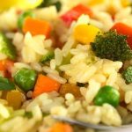 طريقة عمل الأرز البني بالخضار واللحمة المفرومة