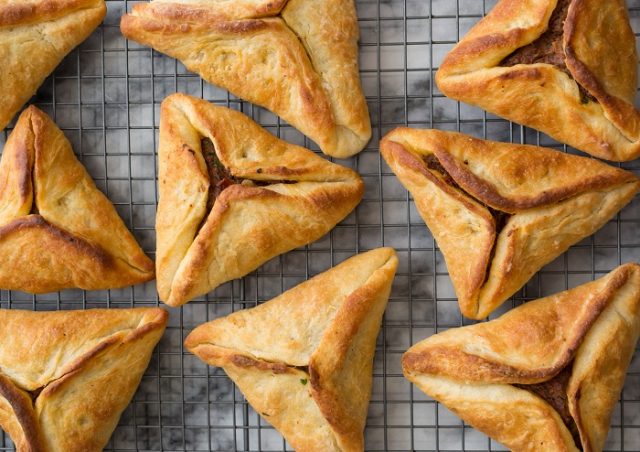 طريقة عمل معجنات اللحم المفروم