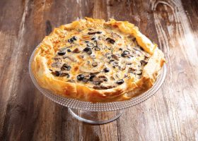 طريقة عمل فطيرة اللحمة بالفطر