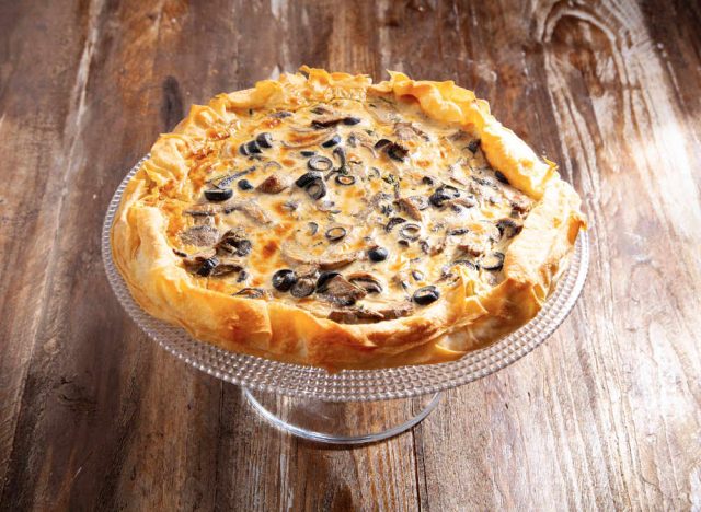 طريقة عمل فطيرة اللحمة بالفطر