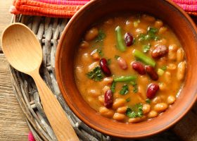 طريقة عمل شوربة الخضار بالبقوليات