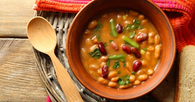 طريقة عمل شوربة الخضار بالبقوليات