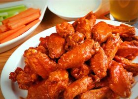 طريقة عمل أجنحة الدجاج الحارة للرجيم