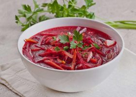 طريقة عمل شوربة الشمندر والجزر والعدس