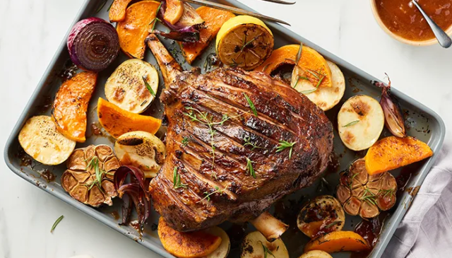 طريقة عمل فخد خروف مشوي بالثوم والروزماري