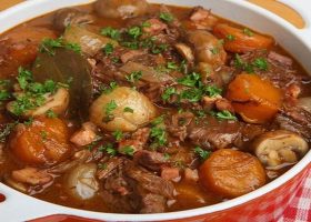 طريقة عمل طاجن اللحم بالبصل والقرفة