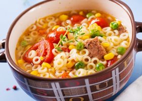 طريقة عمل شوربة اللحم بالخضار والمكرونة