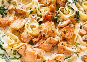 طريقة عمل باستا بالسلمون و الكريمة