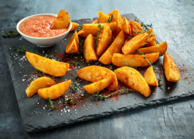 طريقة عمل بطاطس ودجز بالبابريكا