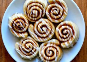 طريقة عمل رولات القرفة والفستق