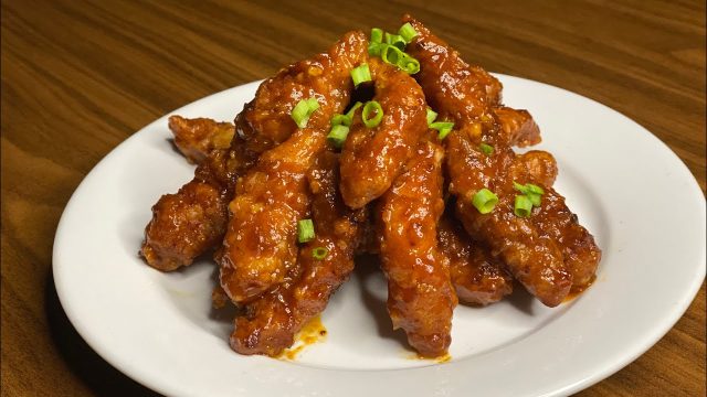 طريقة عمل دجاج ستربس بصلصة البافلو الحارة