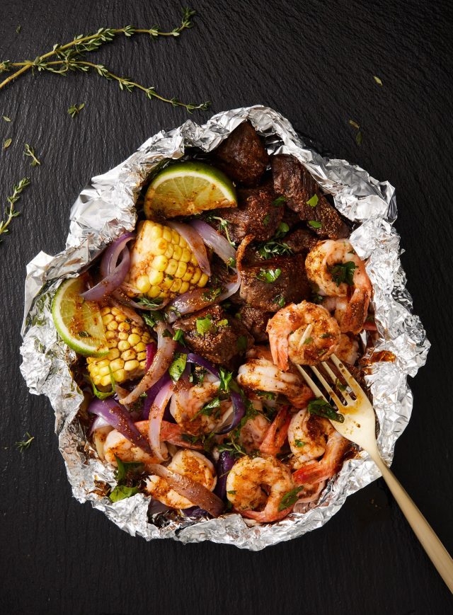 طريقة عمل سمك القد المشوي مع سلطة السلطعون