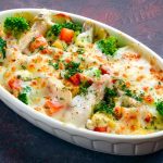 طريقة عمل صينية خضار بالفرن بالجبن