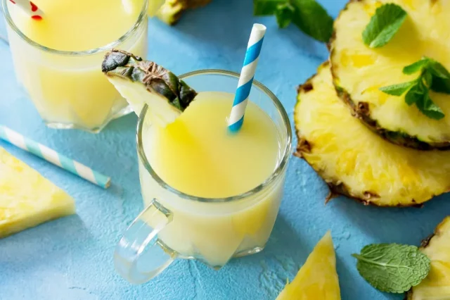 طريقة عمل عصير الأناناس بالليمون وقصب السكر