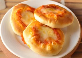 طريقة عمل مناقيش المحمرة بالجبن