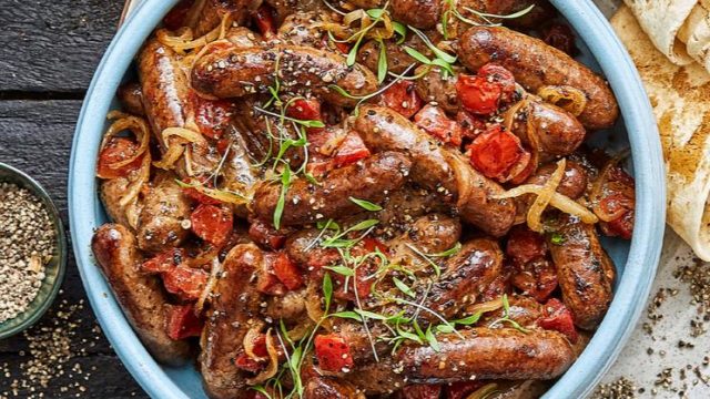 طريقة عمل أصابع النقانق بالبصل