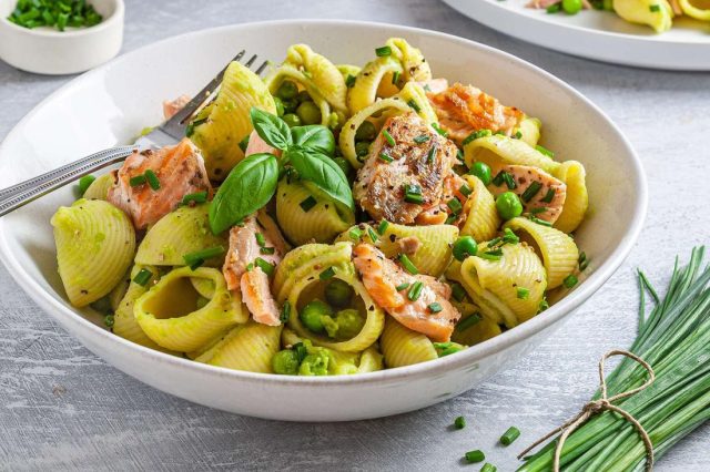 طريقة عمل مكرونة بفيليه السمك والبيستو