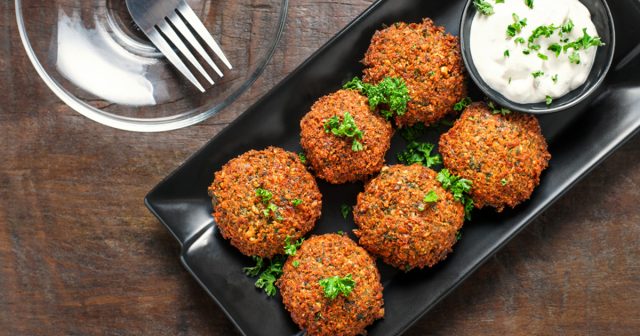 طريقة عمل فلافل محشي بصل وسماق