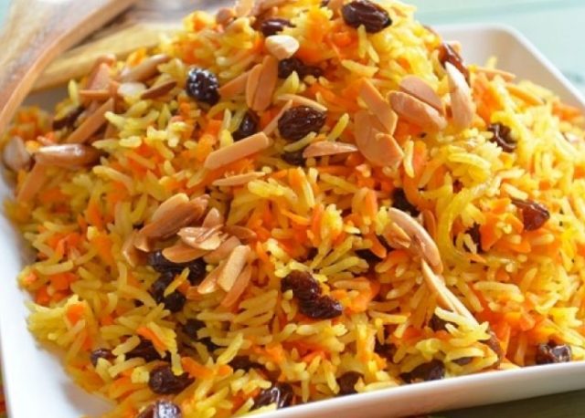 طريقة عمل أرز بالدجاج والمكسرات